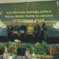 Branch Manager PT Griya Keiko Sejahtera Gustin Pamungkas (keempat dari kiri) Saat Menerima Penghargaan Dari BTN Syariah Cabang Bandar Lampung